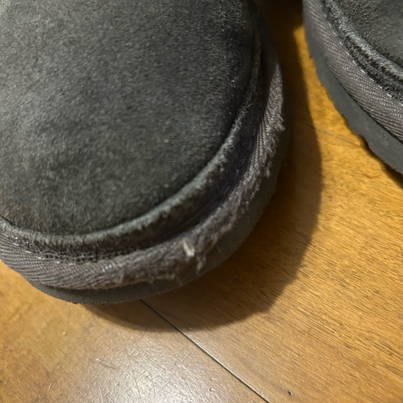 UGG Men's Neumel Classic Suede Lace-Up Chukka Boots, Charcoal, size 7 (Eur 40). - Picture 8 of 10